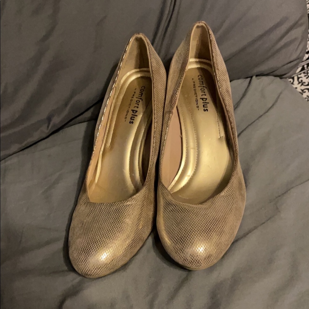 sparkly gold heels